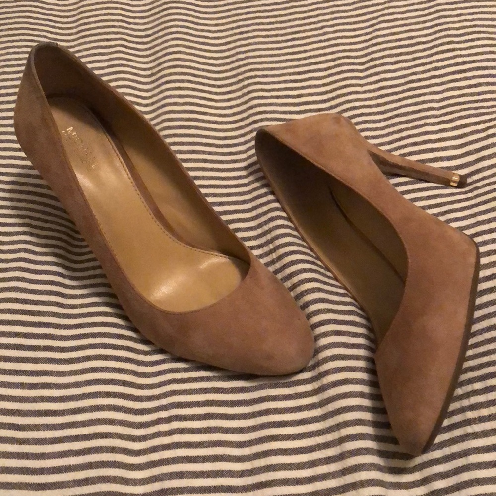 Michael Michael Kors nude suede heels 7.5